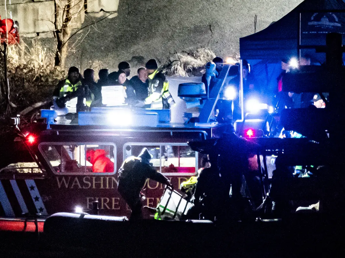 Washington DC plane crash: ‘No survivors expected,’ says fire chief as ...