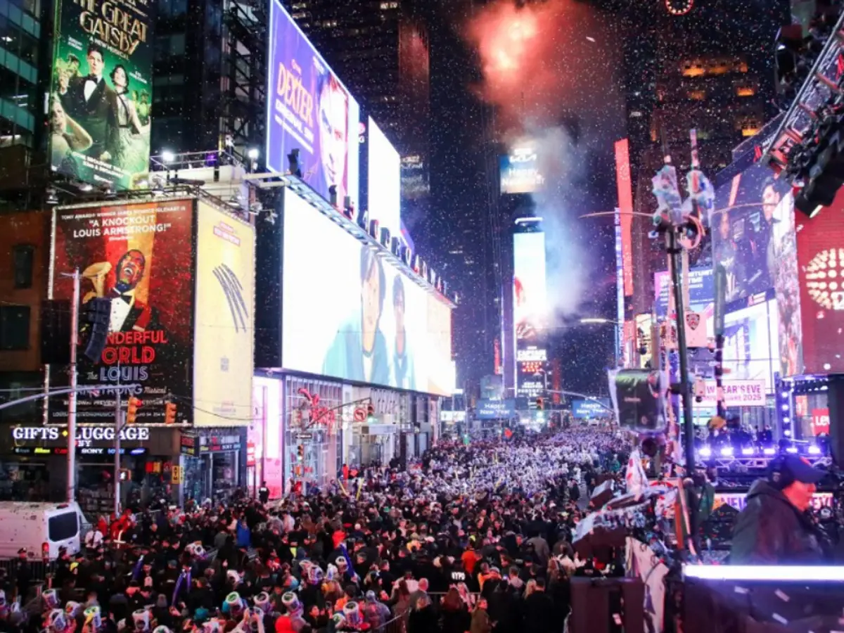 邦楽 comings another new year LIVE New Years 2025: Fireworks, Celebrations, Ball Drops