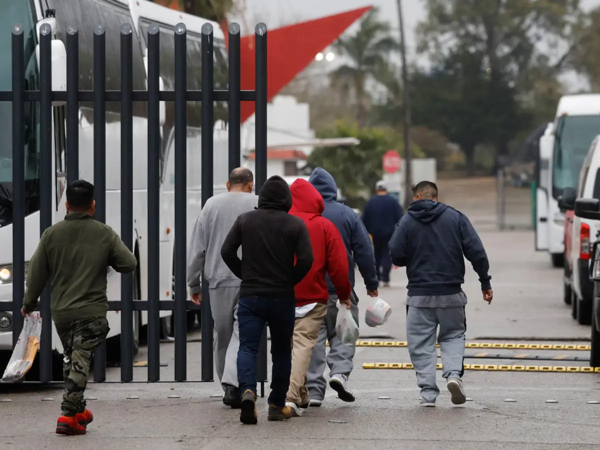 US Supreme Court temporarily halts deportations of Venezuelans under ...
