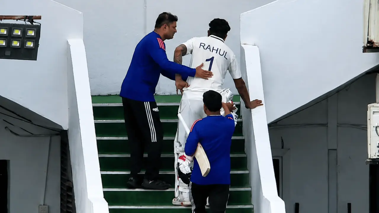 टी-ब्रेक के बाद मैदान पर लंगड़ाते दिखे KL RAHUL, रिटायर्ड हर्ट होकर हुए बाहर