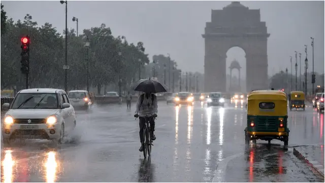 दिल्ली-NCR में बारिश का Yellow Alert, जानिए आज दिन भर कैसा रहेगा मौसम?