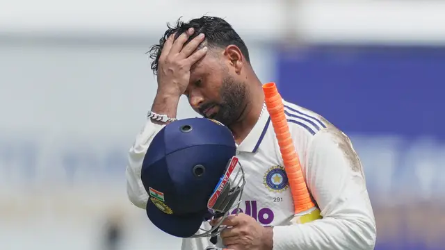 बल्लेबाजी के दौरान चोटिल हुए Rishabh Pant, रिटायर्ड हर्ट होकर लौटे पवेलियन