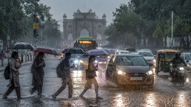 दिल्ली-UP समेत 15 राज्यों में भारी बारिश का अलर्ट, आंधी-तूफान की वॉर्निंग