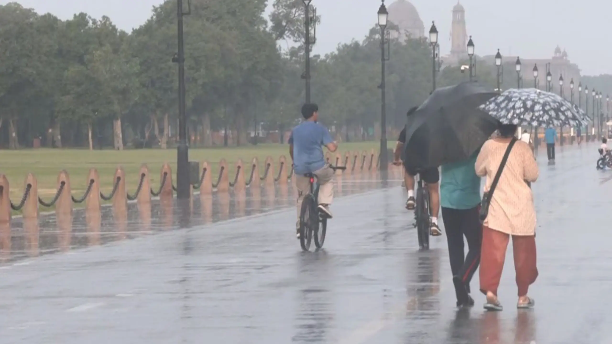 क्या Delhi-NCR में आज भी होगी बारिश? जानिए कैसा रहेगा मौसम का हाल?