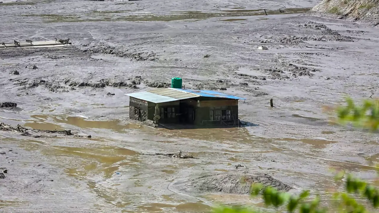 Nepal में तबाही के बाद गंडक में उफान, Alert मोड पर प्रशासन