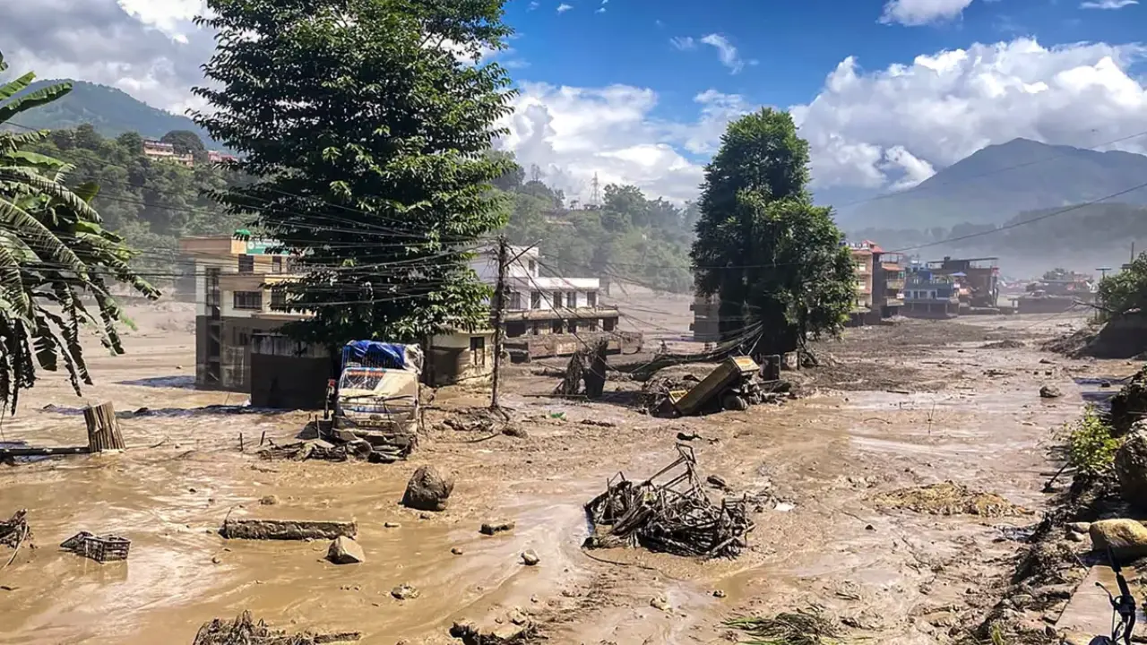 Nepal Flood: 165 मौत के बाद भी रेस्क्यू जारी, 1100 लापता