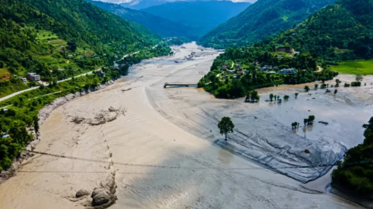Nepal Flood: 21 भारतीय लौटे, 85 बचाए गए और 320 अभी भी लापता