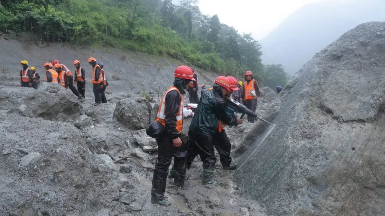 हाइड्रोपावर प्रोजेक्ट में फंसे 4 भारतीय बचाए गए, MEA ने दी जानकारी