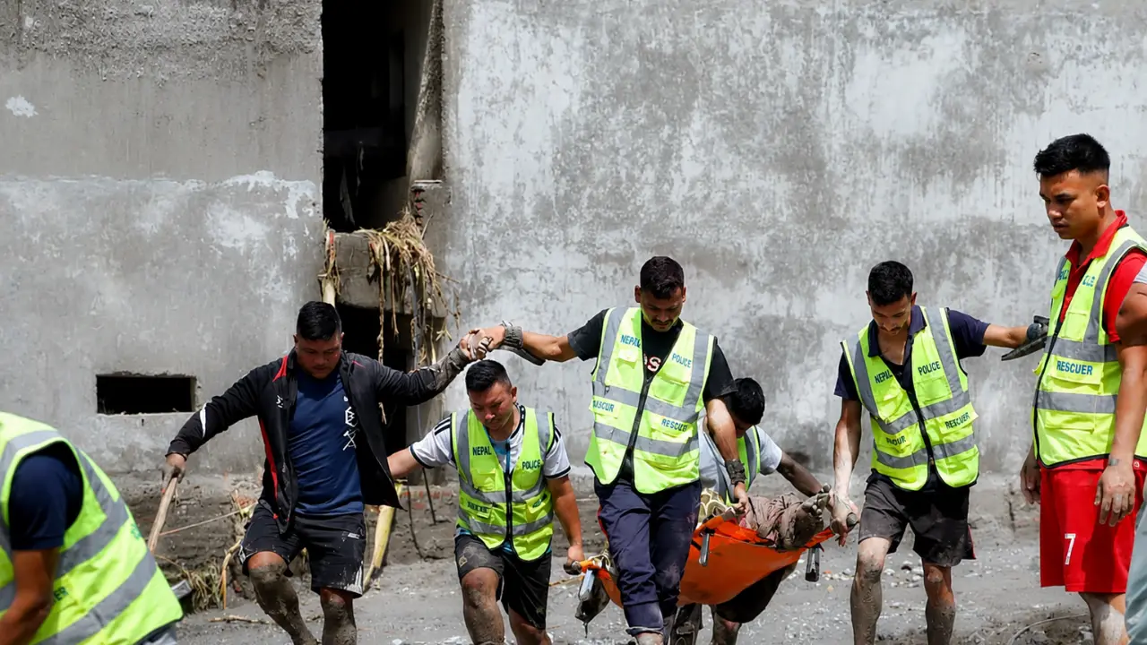 Nepal Flood: मृतकों की पहचान के लिए गुजरात NFSU की 10 सदस्यीय फोरेंसिक टीम रवाना