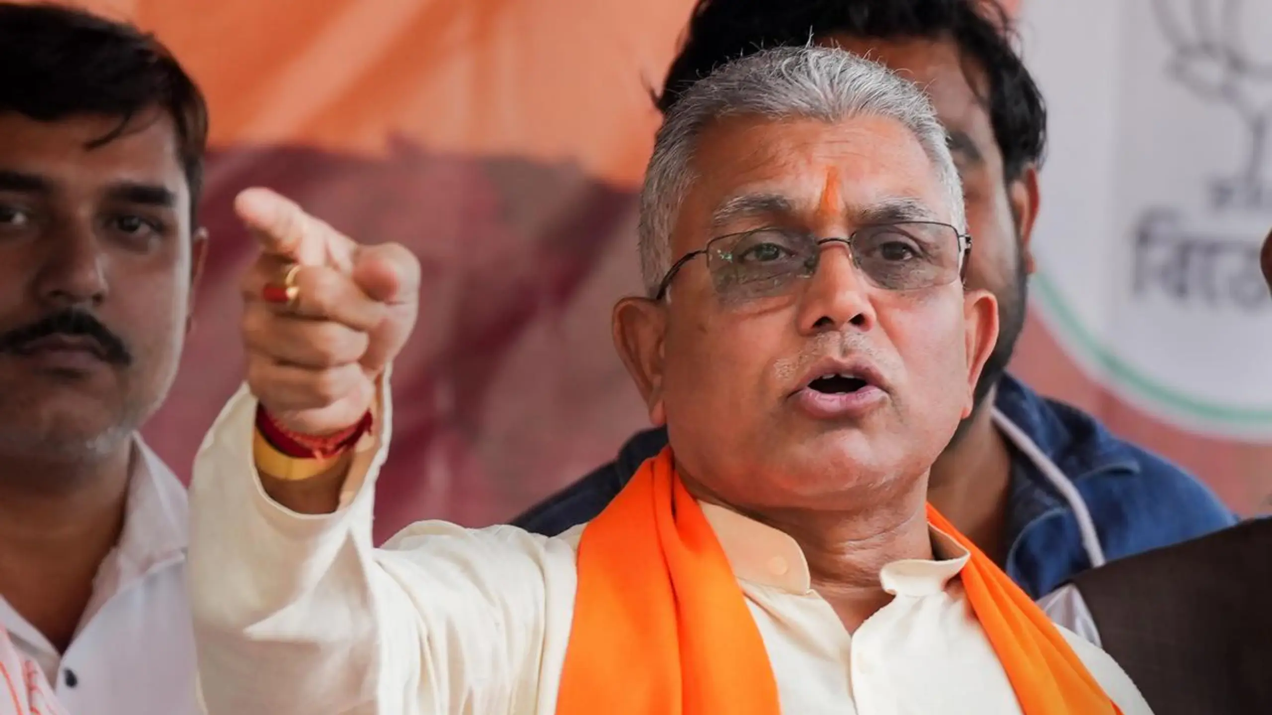 ‘कानून से ऊपर कोई नहीं...’, Mamata और अभिषेक के अरेस्ट वारंट पर बोले Dilip Ghosh