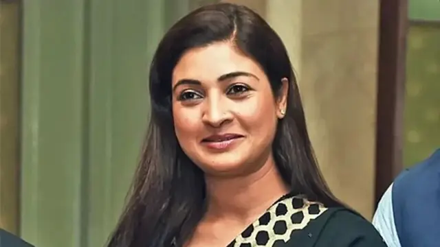 दिल्ली में Congress Leader Alka Lamba के पिता के घर लाखों की चोरी