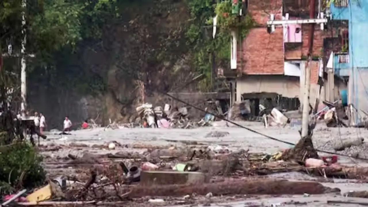 Nepal Flood में मरने वालों की संख्या 903 पहुंची, हजारों अब भी लापता