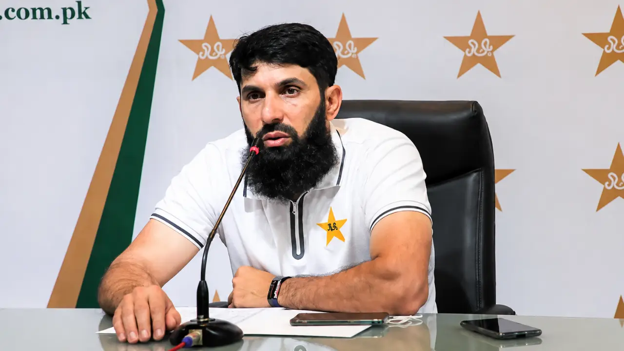 इंग्लैंड में हार के बाद PCB में भूचाल, सेलेक्टर Misbah-ul-Haq ने दिया इस्तीफा