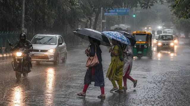 देश के 15 राज्यों में भारी बारिश का रेड Alert, IMD अपडेट जारी