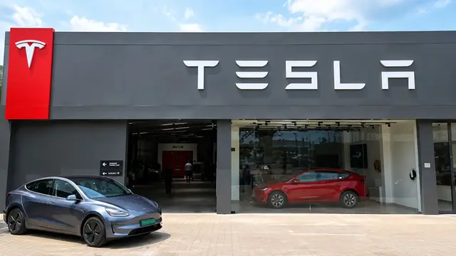 Tesla ने भारत में लगाए 20 Superchargers, अहमदाबाद में खोला नया Service Centre