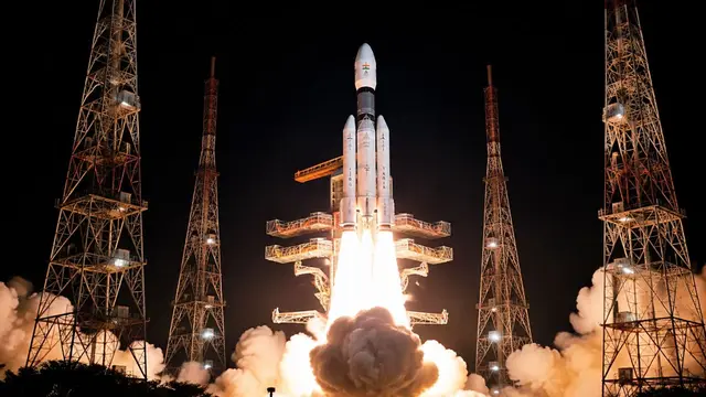 ISRO ने लॉन्च किया EOS-05 सैटेलाइट, स्पेस से India पर रखेगा नजर