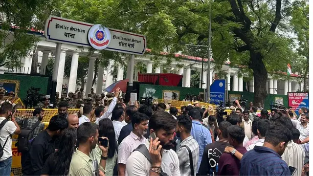 Swatantra Bharadwaj के खिलाफ CJP का Protest, गिरफ्तारी की मांग