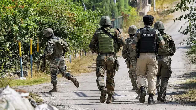 J&K के बुडगाम में सुरक्षाबलों ने 1 आतंकी को किया ढेर, इलाके में सर्च ऑपरेशन जारी