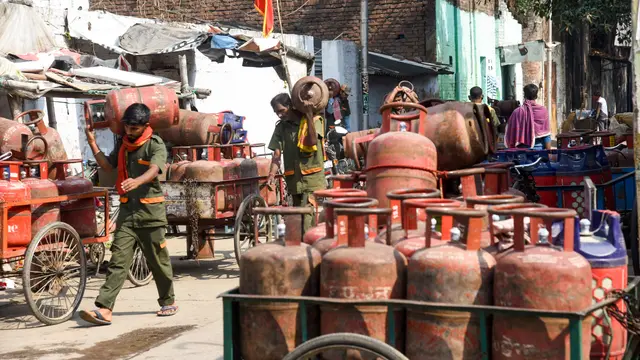 ग्रामीण LPG कंज्यूमर्स को राहत, अब 25 दिन में दोबारा बुक होगा गैस सिलेंडर
