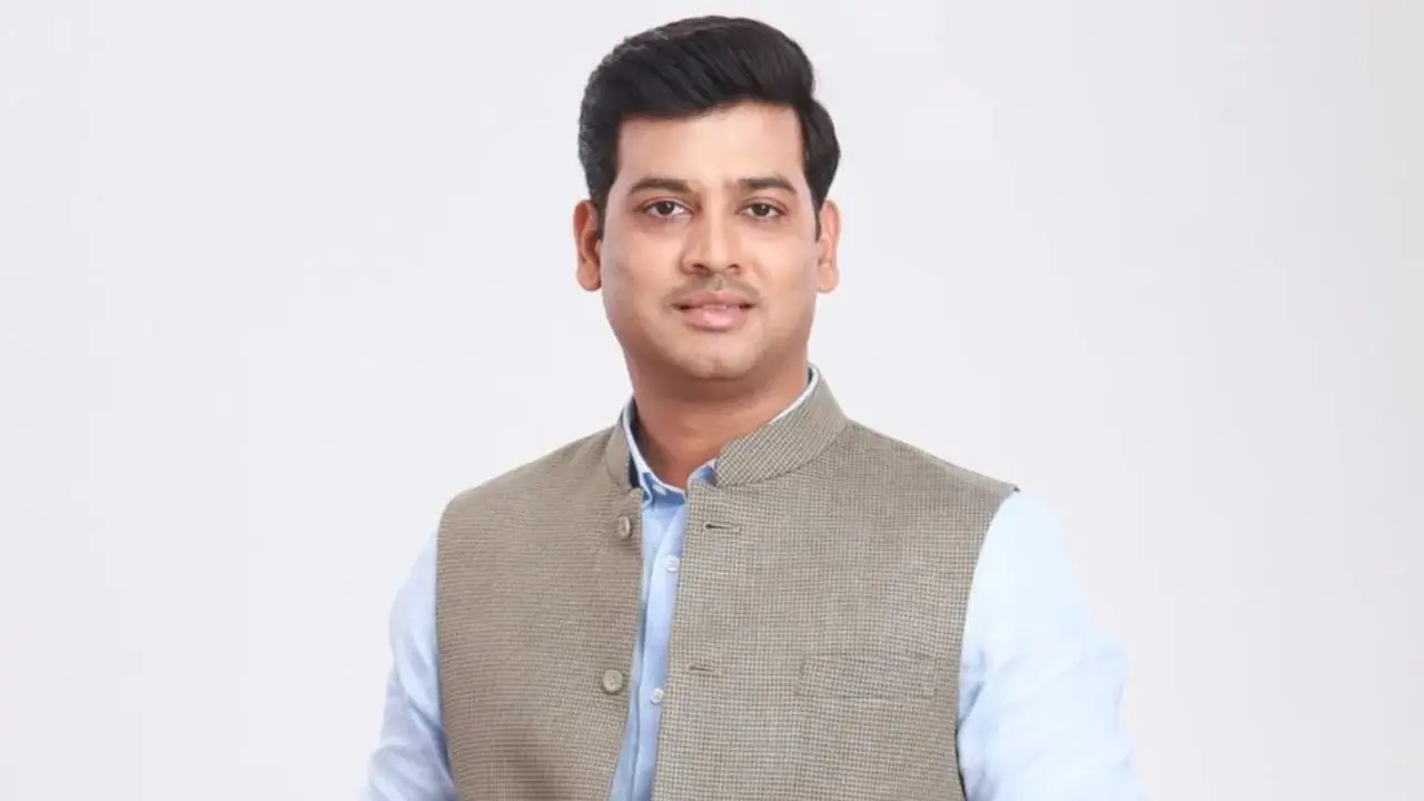 श्रीकांत शिंदे ने लिया London School of Economics में एडमिशन, पहले कर चुके MBBS