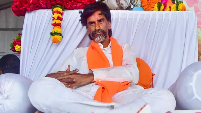 Manoj Jarange ने 20 दिन बाद तोड़ी भूख हड़ताल, सरकार को दिया 3 महीने का वक्त