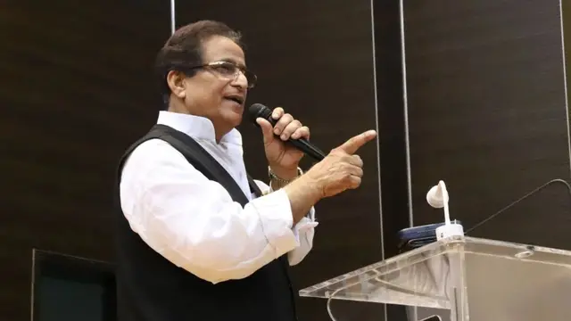 आजम खान के समर्थन में दिल्ली पहुंचे सपा कार्यकर्ता, रिहाई को लेकर किया प्रदर्शन