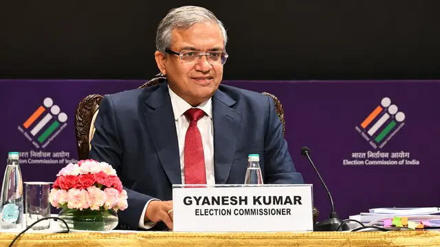 चुनाव आयोग ने Form-6 बदलाव पर दी सफाई, ERO के पास है वोटर लिस्ट बनाने का अधिकार