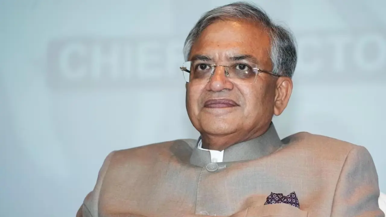 CEC ज्ञानेश कुमार के 14 आदेशों पर सवाल, बॉम्बे हाईकोर्ट में दायर हुई याचिका
