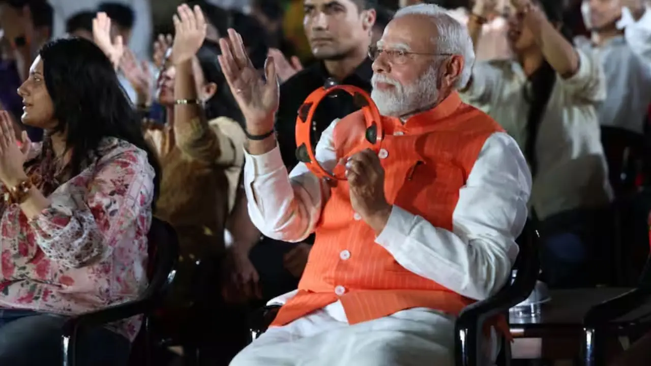 Deendayal Upadhyaya की जयंती पर PM Modi ने Bhajan Clubbing में लिया हिस्सा
