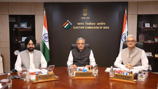 SIR विवाद के बीच ECI का बयान, वोटर लिस्ट अपडेट को लेकर दिए निर्देश