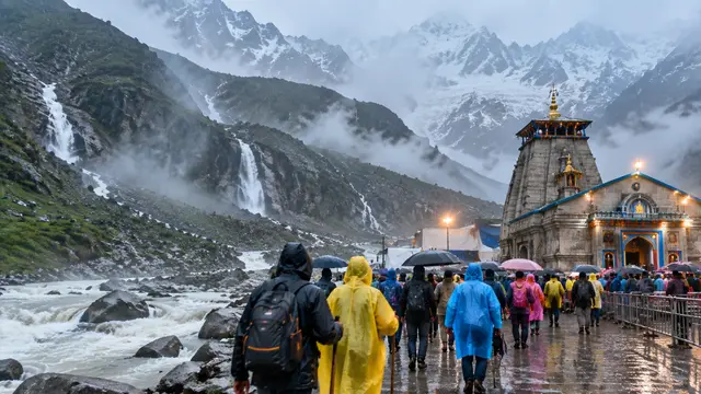 मूसलाधार बारिश के चलते रोकी गई Chardham Yatra, पहाड़ों पर Red Alert