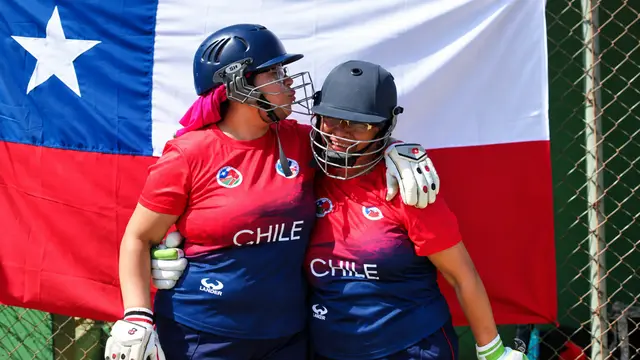 Granddaughter के साथ मैदान पर उतरीं 70 साल की Ivonne, Cricket में बनाया रिकॉर्ड
