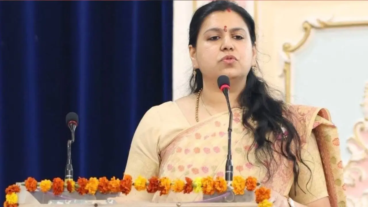 कौन हैं पूर्व IAS दिव्या मित्तल, राजनीति में आकर लोगों की आवाज बनना चाहती हैं?
