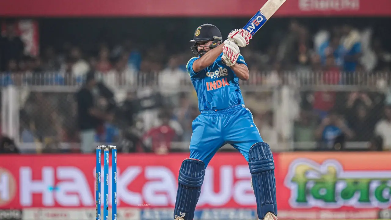 Rohit Sharma ने रचा इतिहास, 12000 ODI रन बनाने वाले बने तीसरे भारतीय