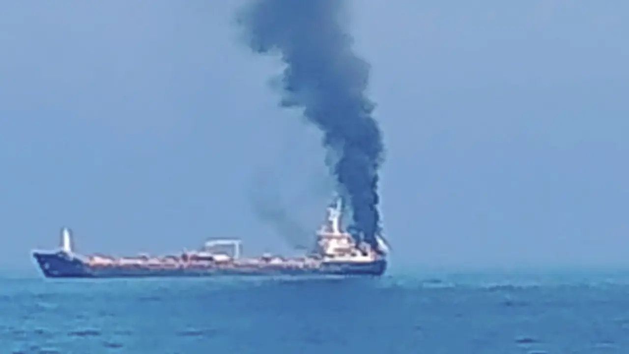 Hormuz Strait में जहाज पर हमला, 5 भारतीय नागरिकों को सुरक्षित बचाया गया