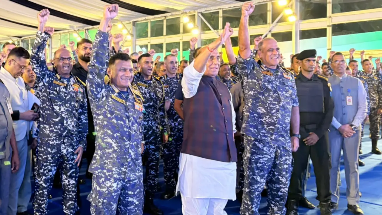 ‘दुनिया की सबसे ताकतवर नौसेनाओं’, इंडियन नेवी की ताकत पर Rajnath Singh का बयान