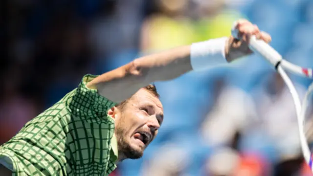 फैन को लगा Medvedev का शॉट, हुए डिस्क्वालिफाई; China Open फाइनल में Djokovic