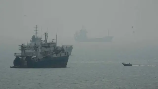 Oman तट के पास Commercial Ship पर हमला, 11 भारतीय नाविक घायल