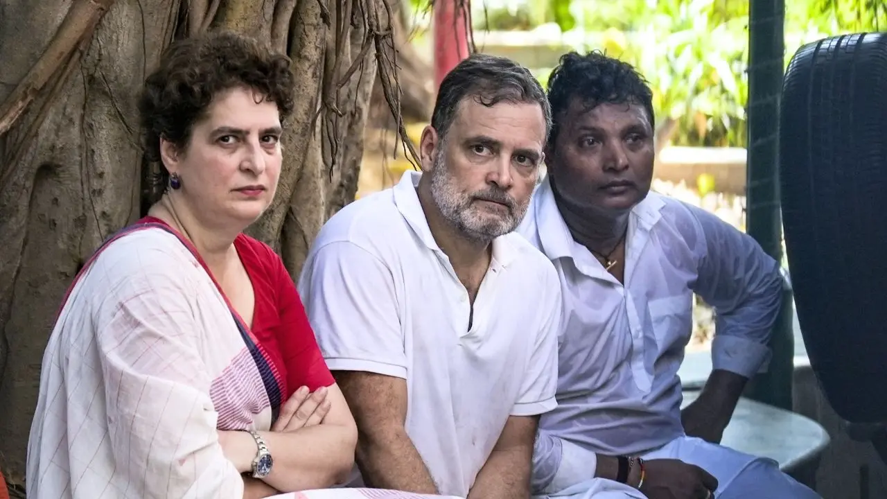 Rahul-Priyanka समेत विपक्षी सांसदों पर FIR, आकाशवाणी भवन में घुसने का आरोप