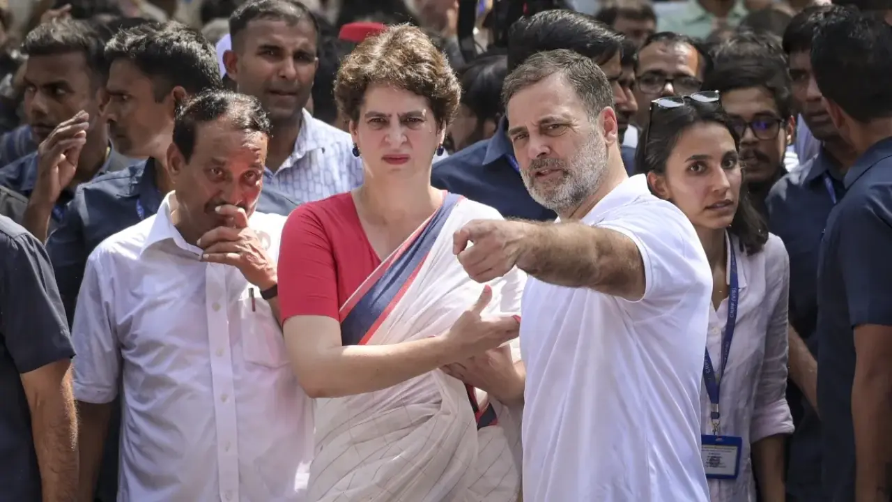 SIR विवाद पर विपक्षी सांसदों का प्रोटेस्ट जारी, PM आवास तक कर सकते हैं मार्च