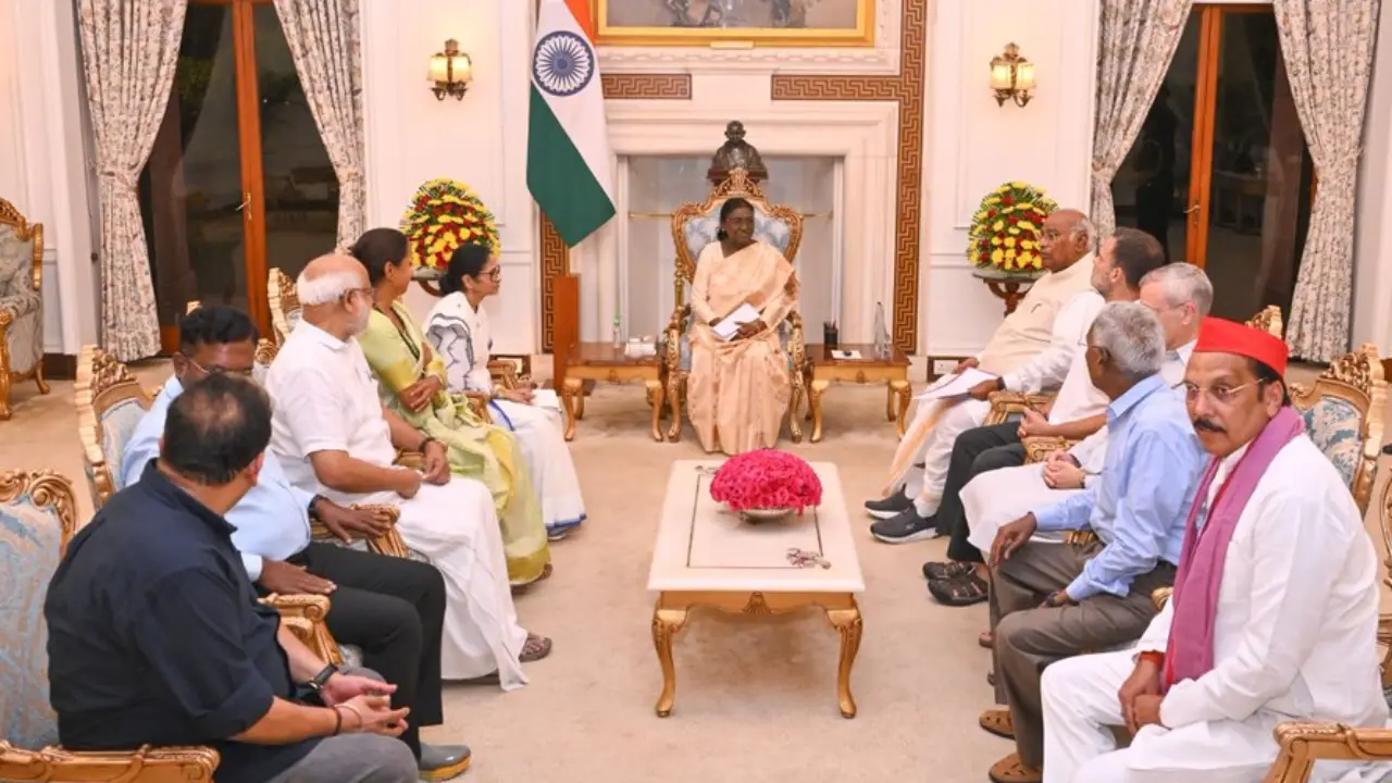 राष्ट्रपति से मिलकर बोले राहुल गांधी- ‘वोट चोरी का खंडन नहीं किया, सबूत मांगे’