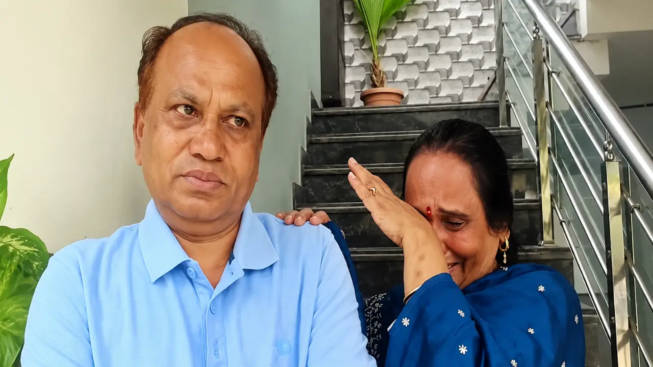 ‘देश में लोकतंत्र बचा नहीं’, अभिजीत दीपके की हिरासत पर पिता ने उठाए सवाल