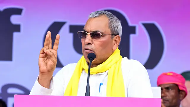 ‘एक कचौड़ी काकरोच, दुई समोसा अखिलेश और राहुल’, OP राजभर ने कसा तंज
