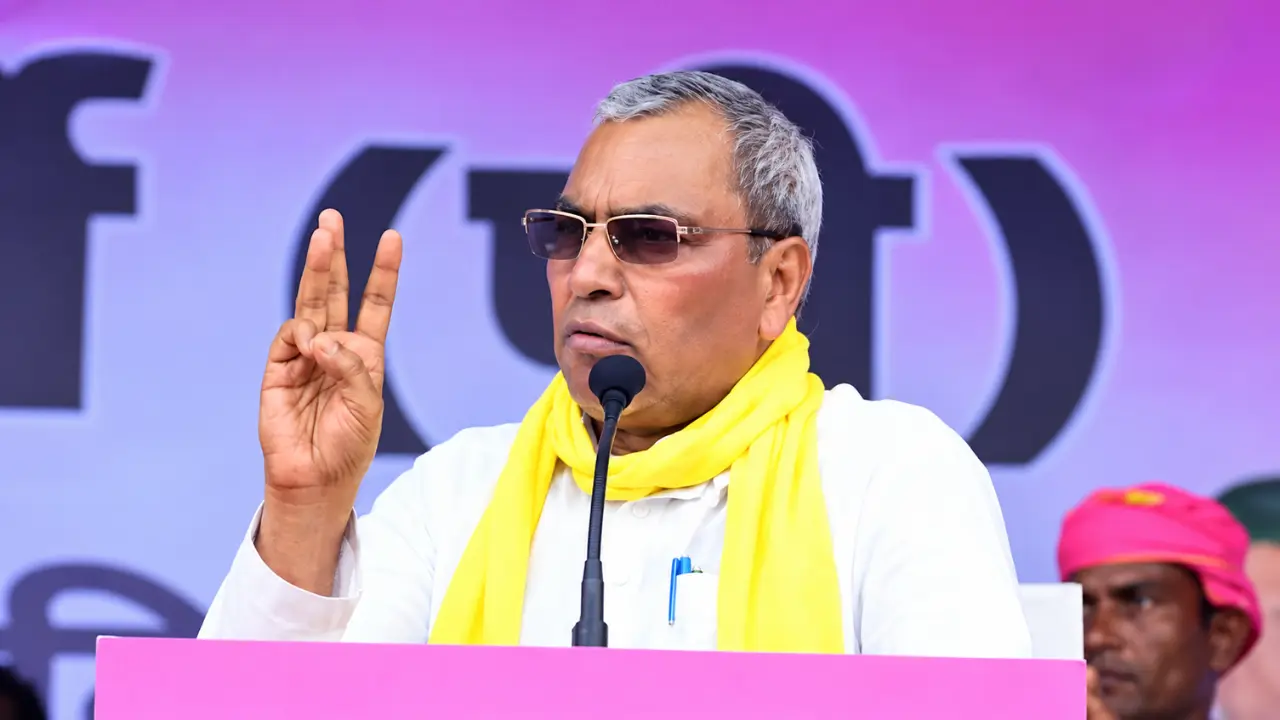 ‘एक कचौड़ी काकरोच, दुई समोसा अखिलेश और राहुल’, OP राजभर ने कसा तंज