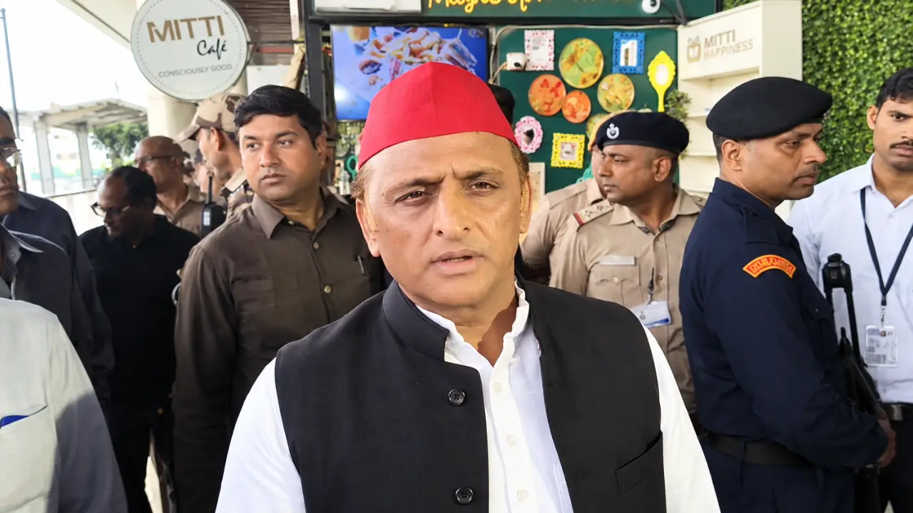 ‘BJP के इशारे पर काम कर रहा चुनाव आयोग’, अखिलेश यादव ने SIR पर उठाए सवाल
