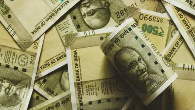 एशिया में रुपये का जलवा, डॉलर के मुकाबले एक दिन में 1% मजबूत