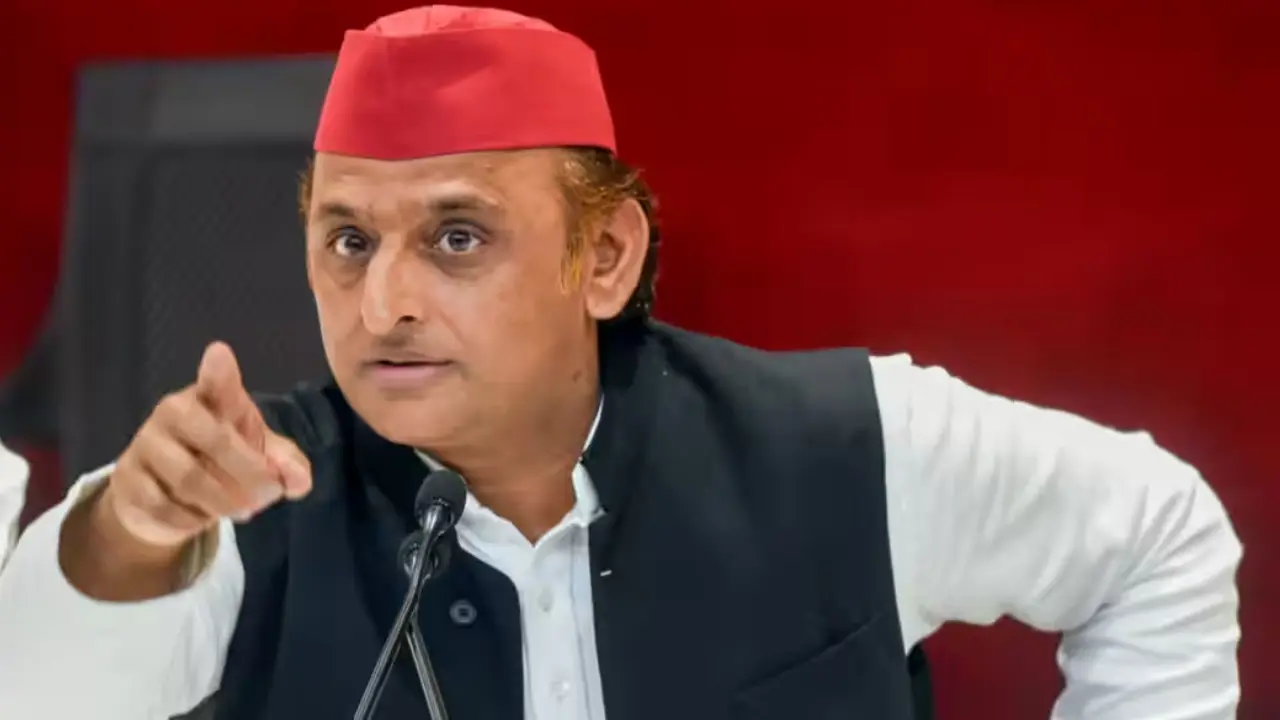 ‘जगह बदलने से सरकार नहीं बचेगी’, Akhilesh ने किया प्रदर्शन जारी रखने का ऐलान