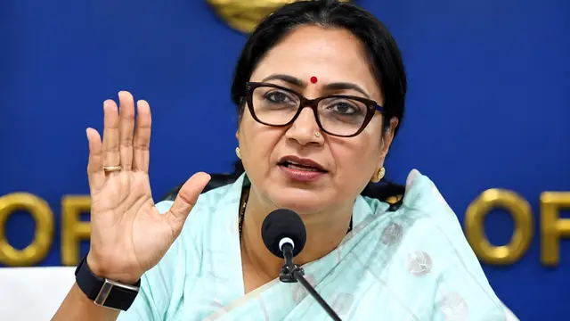 गर्भवती पत्रकार के घायल होने पर भड़कीं रेखा गुप्ता, INDIA Bloc पर लगाए आरोप