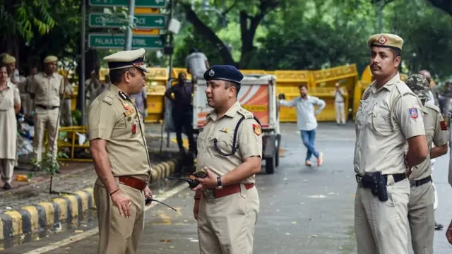 Delhi Police ने हटाए 500 सोशल मीडिया पोस्ट, 100 अकाउंट किये डाउन