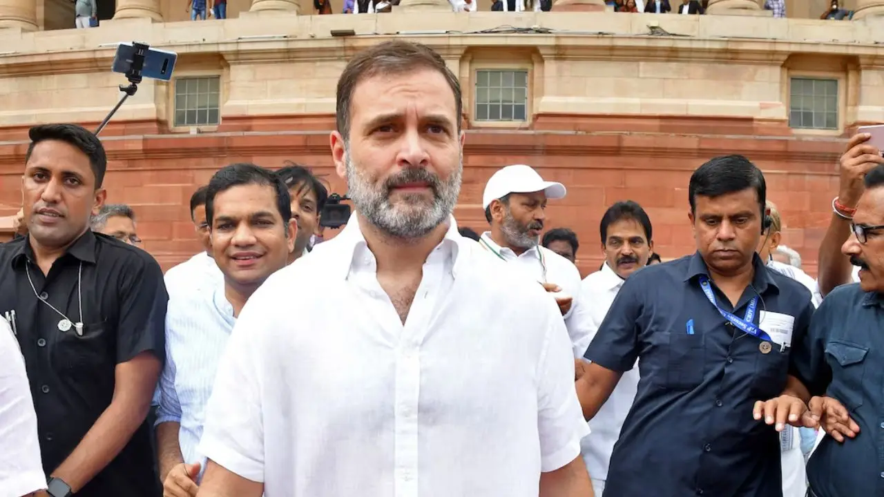 SIR पर राहुल गांधी की याचिका पर सुप्रीम कोर्ट का चुनाव आयोग को नोटिस